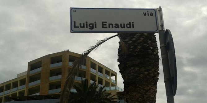 Saga dei cartelli sbagliati ad Alghero | Foto