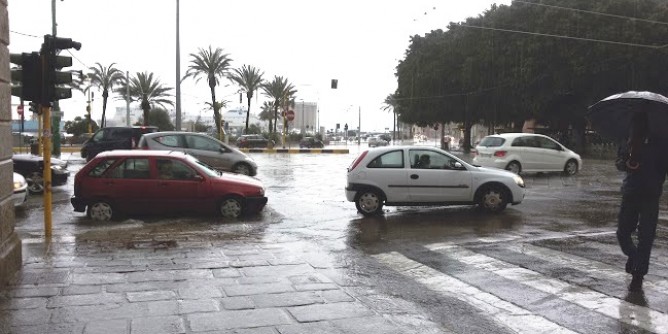 Maltempo a Cagliari: Poetto inondato 