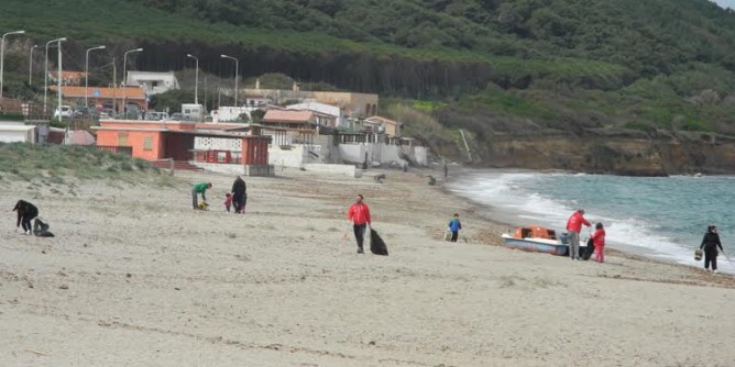 <i>Uniti per il nostro mare</i>: ripulita Platamona