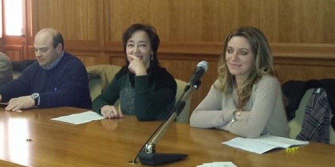 Piazzale Segni in mano agli incivili. Alberi tagliati in via San Francesco