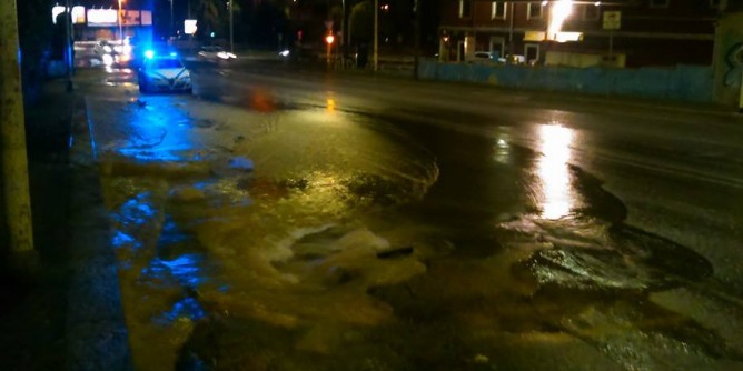 San Michele: fiume dacqua per guasto a condotta 