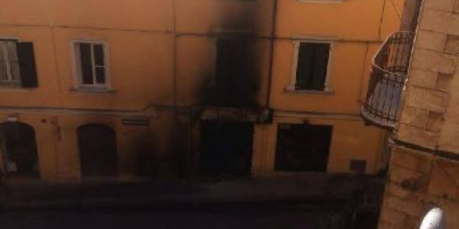 Incendio ad un´auto e in un negozio a Sassari