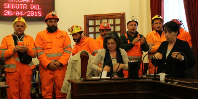 Consiglio comunale a Sassari: tra i banchi i minatori