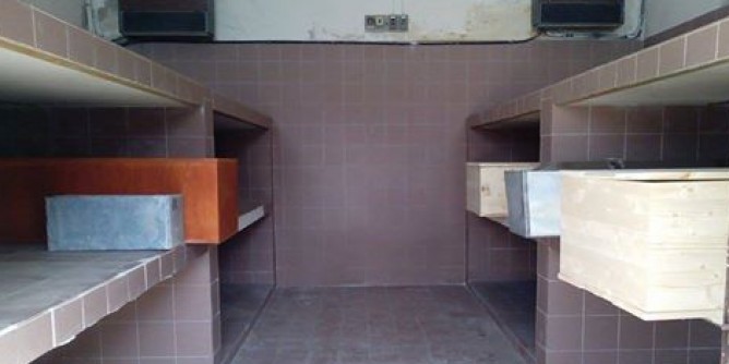 Resti mortali visibili nel cimitero di Sassari