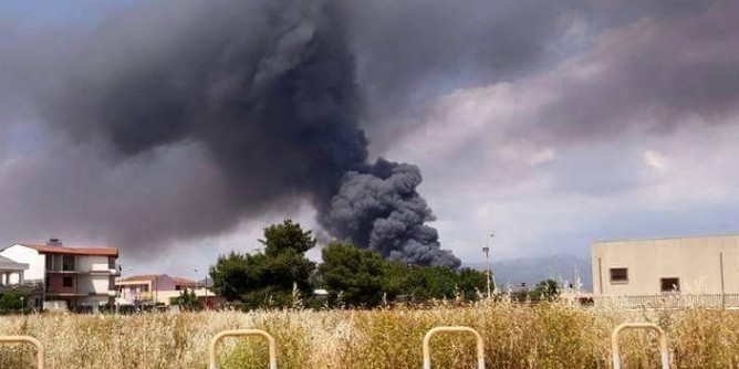 Cagliari: incendio devasta autorimessa