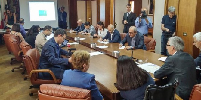Ridurre 50% emissioni nel 2030. Presentato nuovo Piano Energia