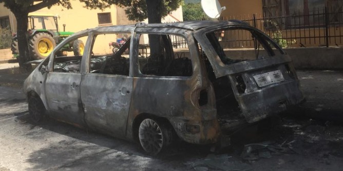 Sadali: bruciata l´auto di una candidata