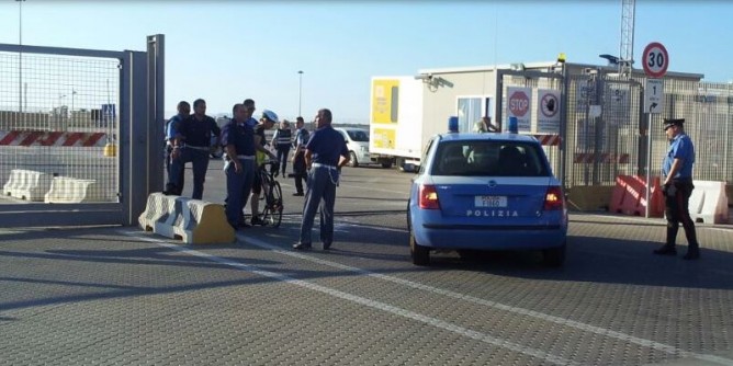 Porto Torres, migranti: minore fermato al porto