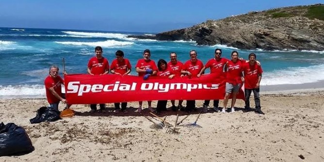 Atleti speciali e studenti ripuliscono Porto Palmas
