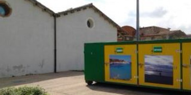 Isole ecologiche davanti al Museo del Porto: protesta di Assovela