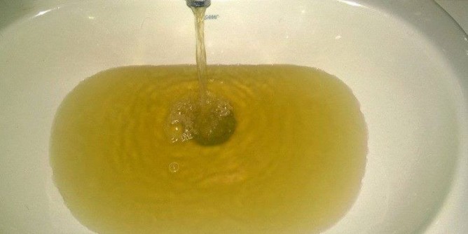 Acqua torbida, disagi nei quartieri a Porto Torres