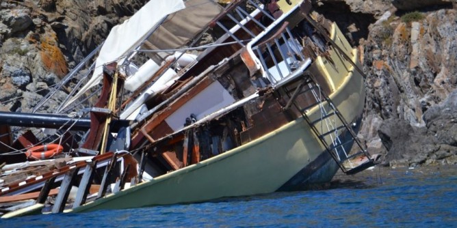 Caicco naufragato all’Asinara: Guardia costiera salva il comandante
