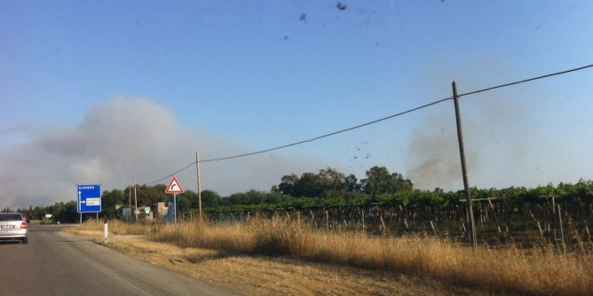 Auto in fumo a Predda Niedda