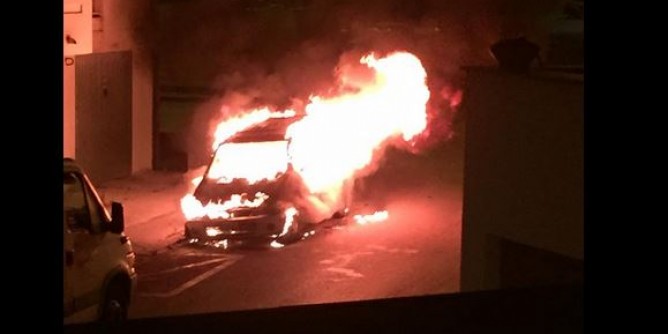 Piromani ancora in azione: a fuoco unaltra auto a Porto Torres
