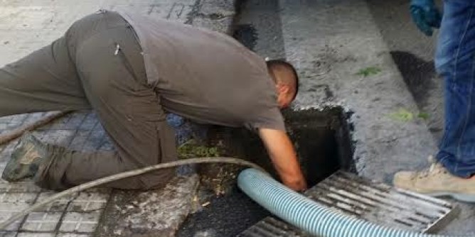 Pulizia delle caditoie al Satellite e Serra Li Pozzi