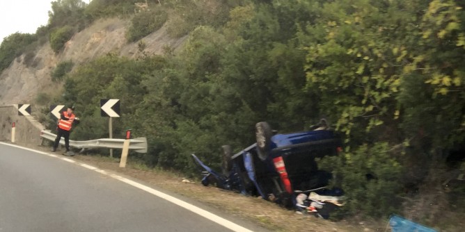 Incastrata tra lamiere, salvata dai pompieri