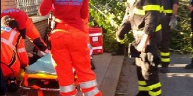 Porto Torres: donna ferita da un grosso ramo