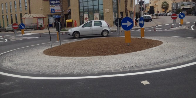 Via Don Minzoni, conclusa la prima rotatoria