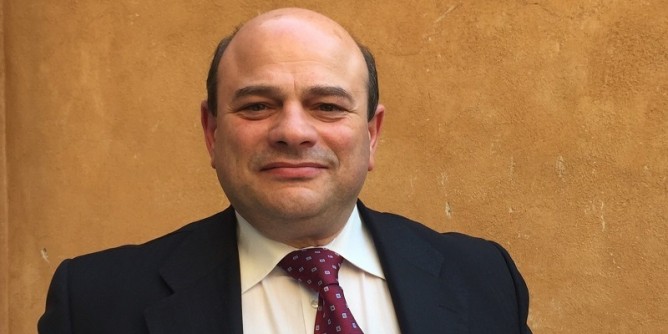  <i>Scuola e vescovo, il confronto tardivo genera mostri</i>