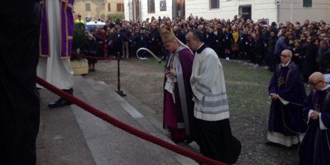 Vescovo apre la Porta Santa del Carcere di Alghero