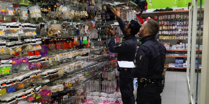 190mila prodotti sequestrati dalla Finanza