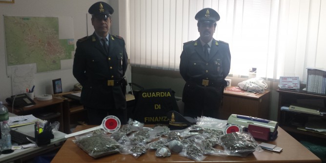 Droga: manette a 20enne sassarese
