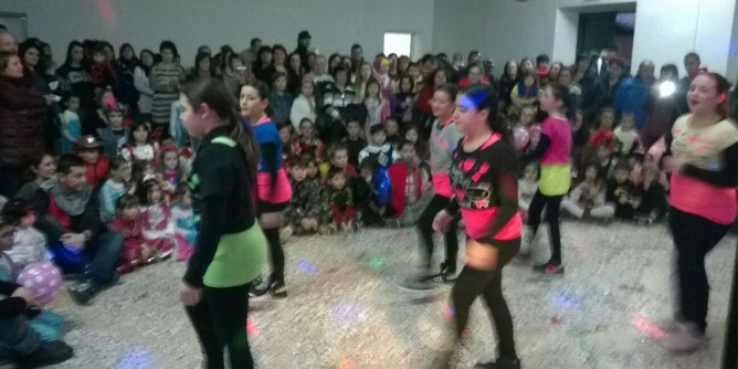 Applausi e sorrisi per il Carnevalino delle Borgata