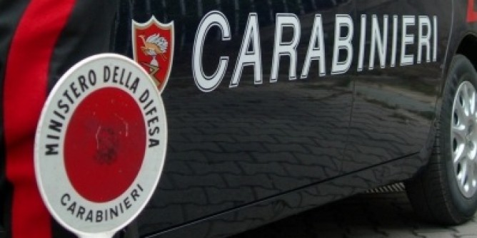 Guida senza patente e sperona Carabinieri: arrestato