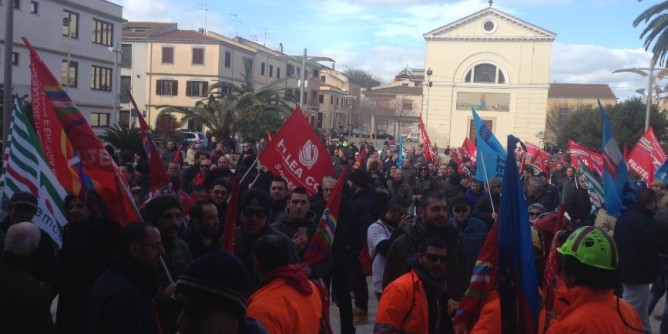 Porto Torres: Lavoratori e Sindaci contro il disimpegno Eni