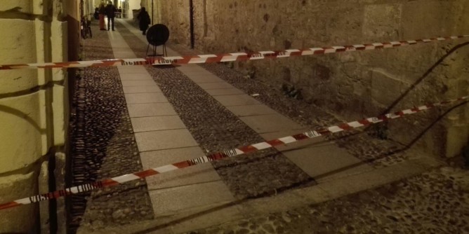Voragine tra i ciottoli, chiusa via Maiorca