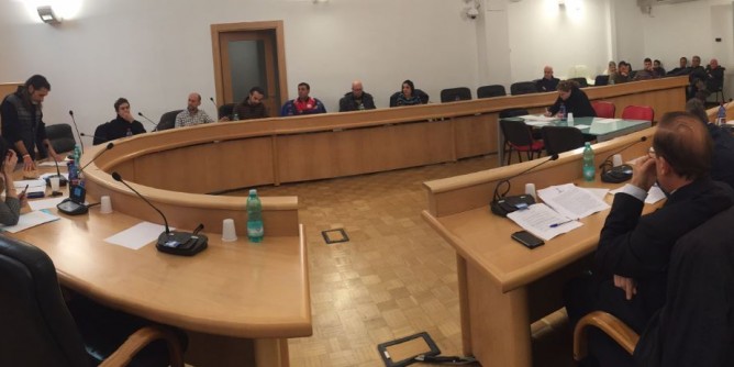 Porto Torres: togliamoci le magliette e marciamo uniti