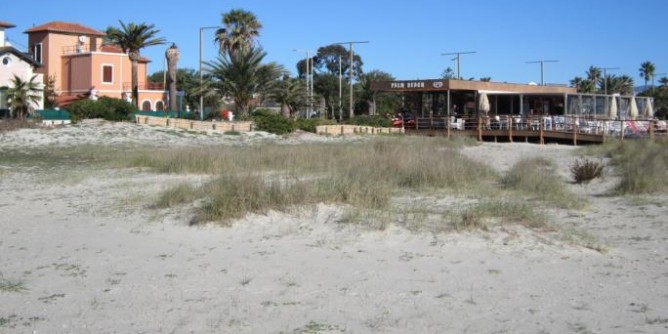 Furti tra gli ombrelloni: più controlli al Poetto