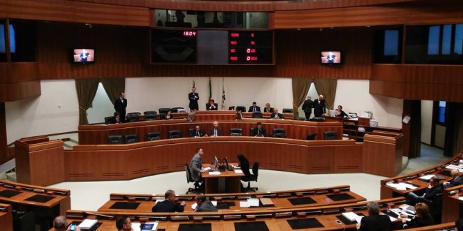 Consigliere scarcerato giura in Aula