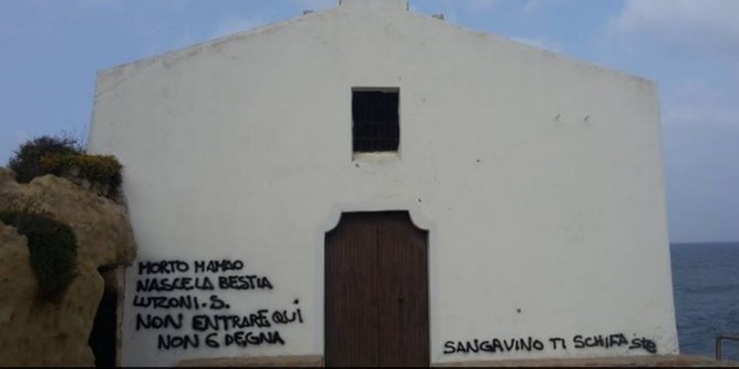 La Chiesa di Balai vicino imbrattata dai vandali