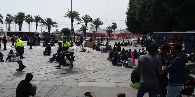 A Cagliari sgomberata la piazza-dormitorio dei migranti