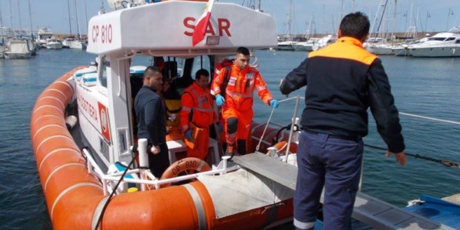 Porto Torres, infortunio al volto: soccorso in mare