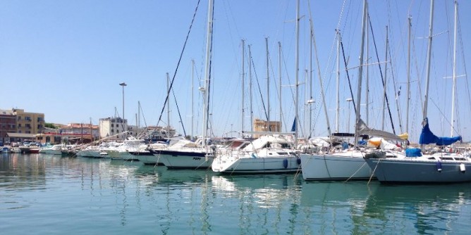 Ruba la barca e sparisce: ricerche ad Alghero