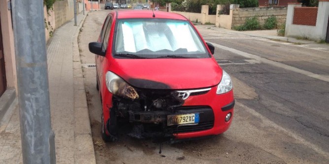 «Basta atti incendiari»: allarme sicurezza a Porto Torres