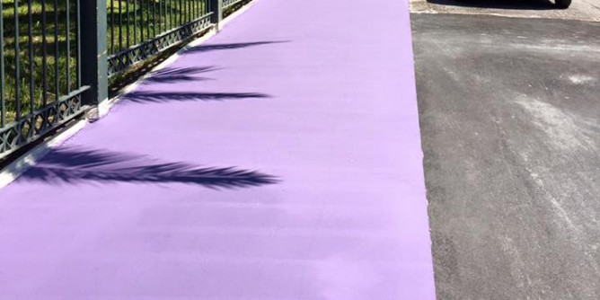 Ciclabile viola a Sassari, web si scatena | Foto