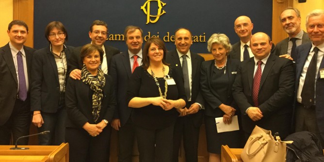 Candelieri Unesco, legge li <i>promuove</i>