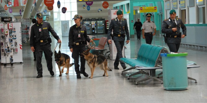 1,2 kg di hashish in una busta: fermato in stazione
