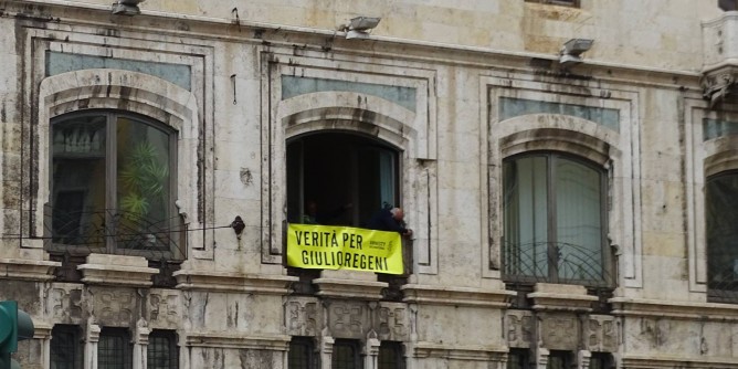 Regeni: striscione su municipi Cagliari e Sassari
