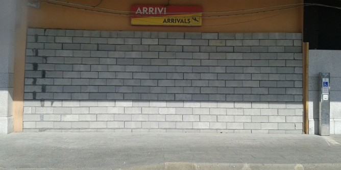 Ingresso <i>murato</i> in Aeroporto | Foto