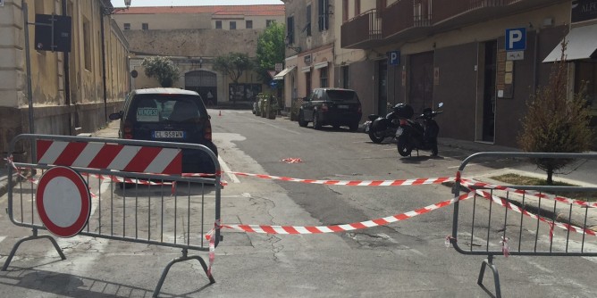 Buco nell´asfalto: chiusa via Genova