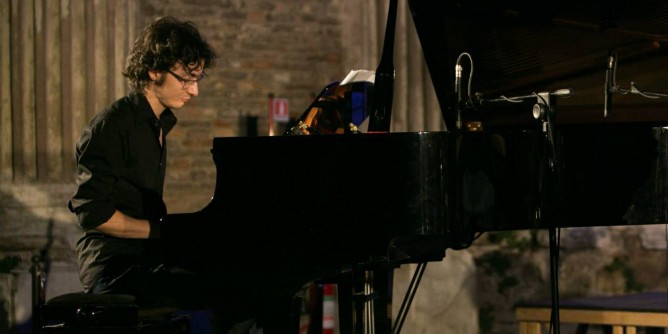 Cagliari: il piano solo di Manuel Magrini al Bflat