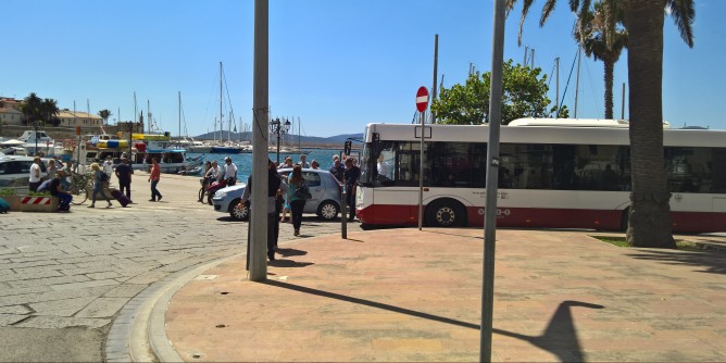 Bus sperona Punto, traffico in tilt al Porto
