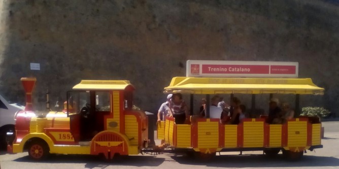 Trenini <i>fuoristrada</i> ad Alghero. Controlli su taxi e noleggi
