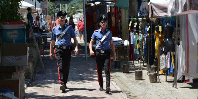 Si fingono carabinieri e truffano anziana a Sassari