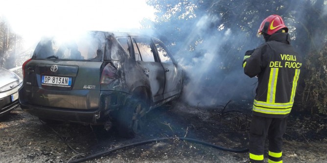 Toyota esplode a Maria Pia, <i>gincana</i> per i soccorsi