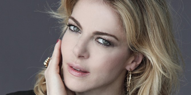Concerti: a Nora, le <i>emozioni</i> di Claudia Gerini